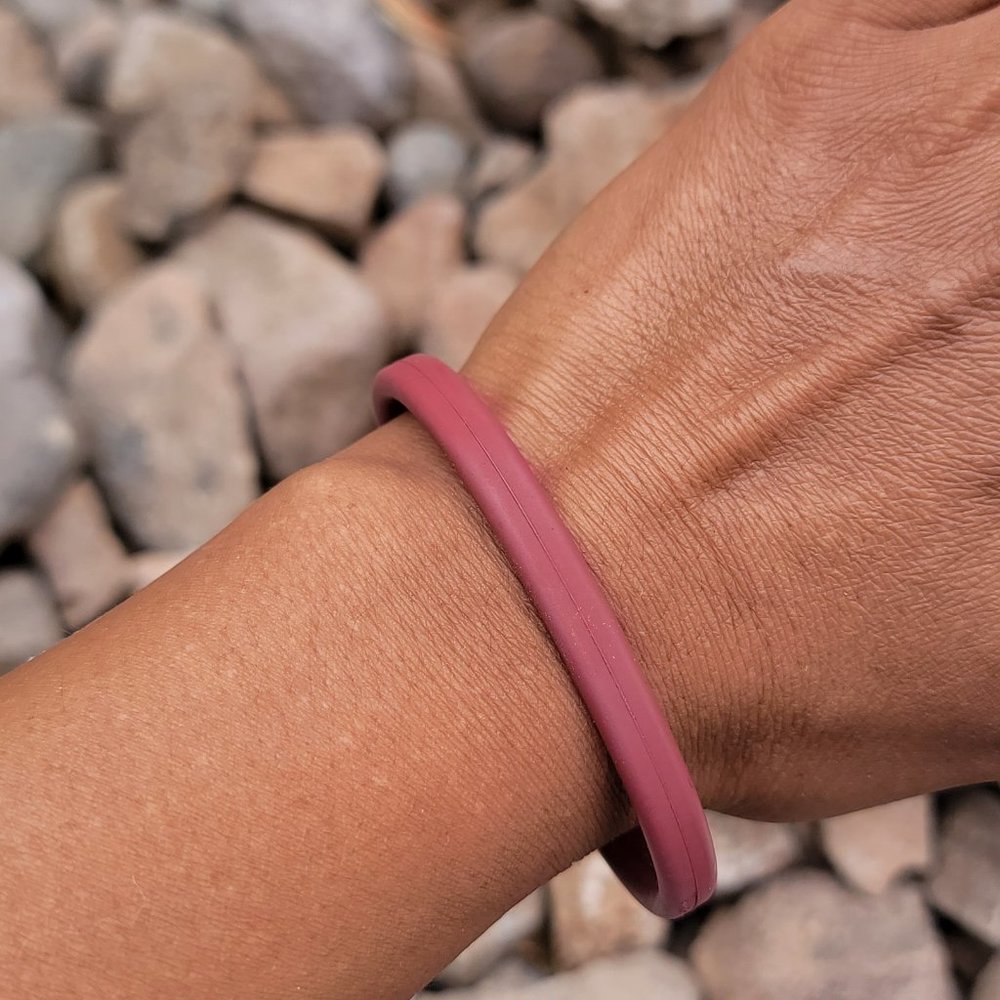 Beautiful burgundy silicone "Believe in you like I do" arrows cuff bracelet